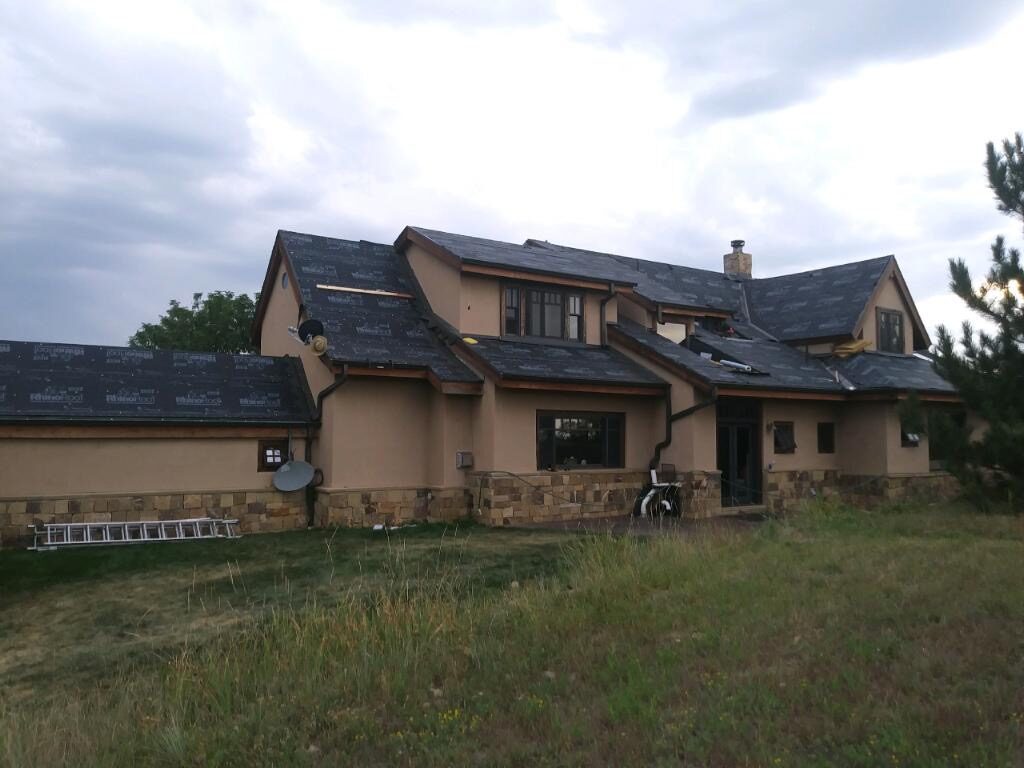 Metal roof installation in Highlands Ranch